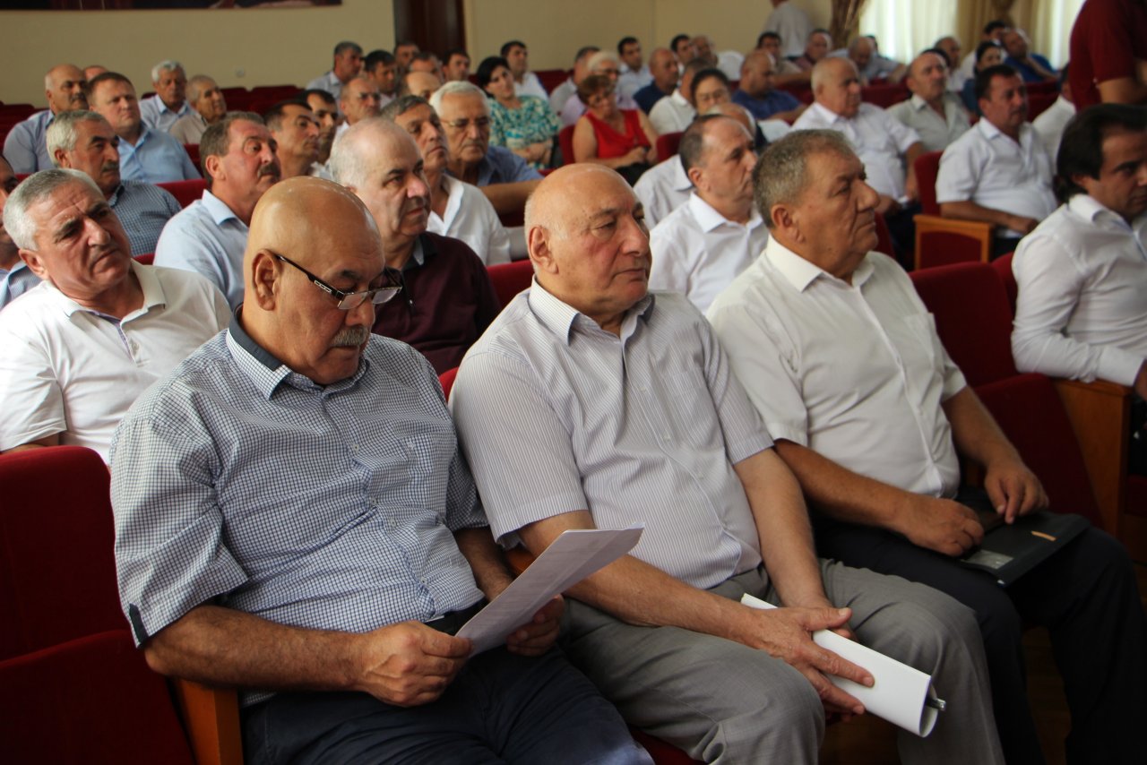 Сессия собрания депутатов. Депутаты Дербентского района. Председатель общественной палаты Дербентского района?. Администрация Дербентского района.
